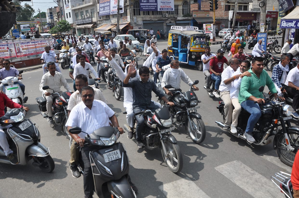 Arhtiyas gheraoed the residences of MLAs