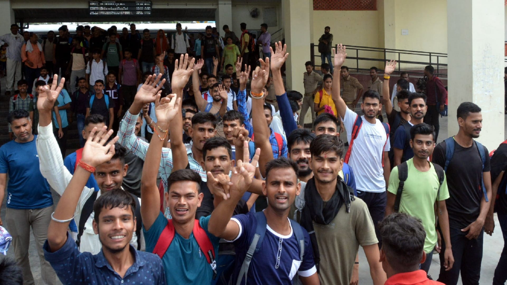 Agniveer Recruitment: youths ran on a muddy ground in Muzaffarnagar, broke some dreams