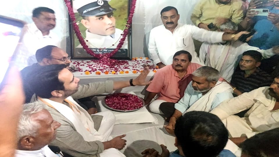 Jayant Chaudhary Paid Tribute To navy commando haresh In Agra
