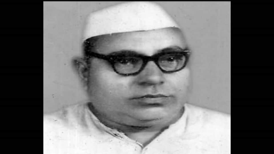 Ram Barat bomb was thrown on British collector Hardy in agra 82 years ago