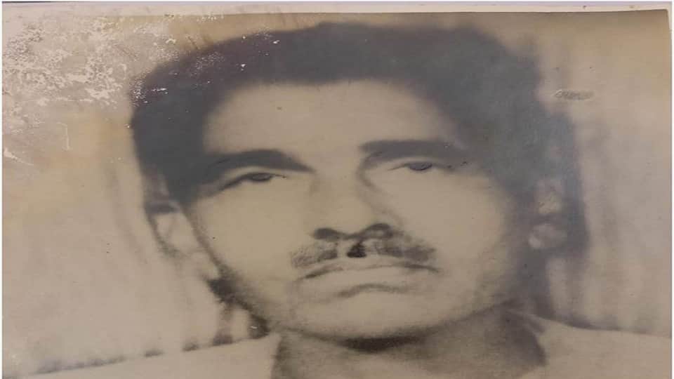 Ram Barat bomb was thrown on British collector Hardy in agra 82 years ago