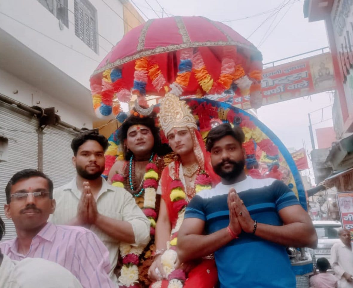 Shiv procession taken out with bands
