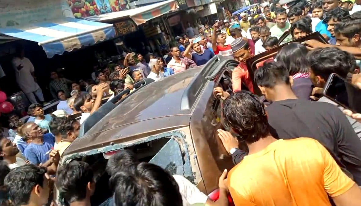 Four youths from Delhi beaten up on suspicion of child thief, vandalized the car