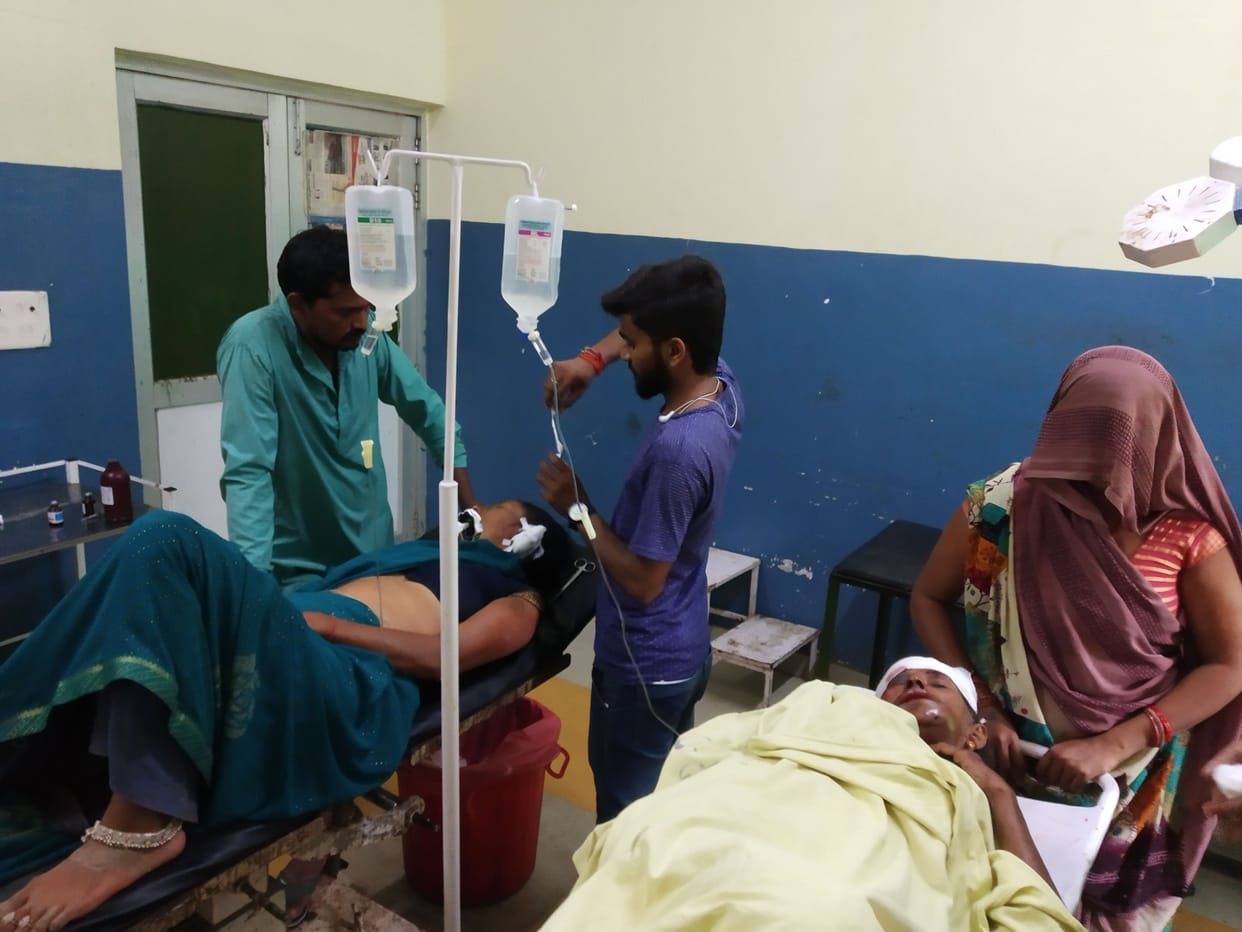 Tempo driver died in collision with private bus in Banda, eight people including mother and daughter injured