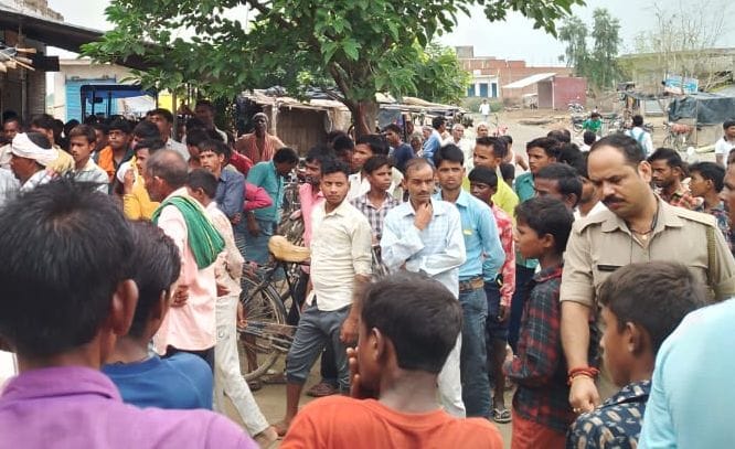 Hardoi, Dead body of a young man found hanging on a rope in aunt's house