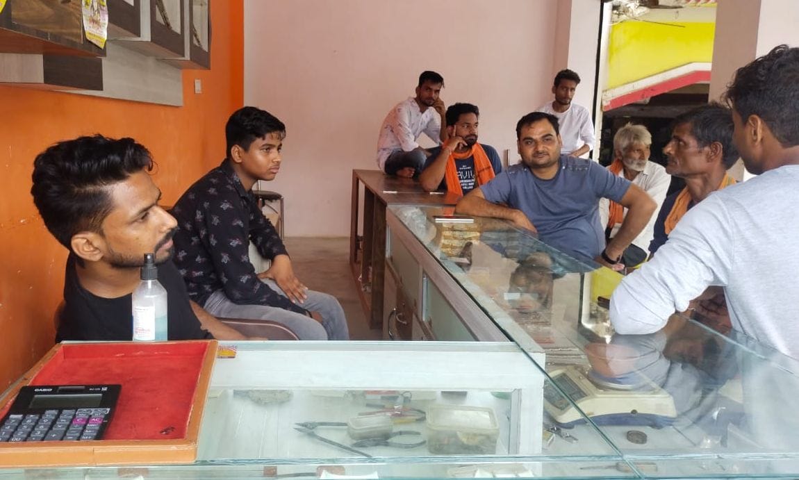 Hardoi, Dodging Saraf and taking away jewellery