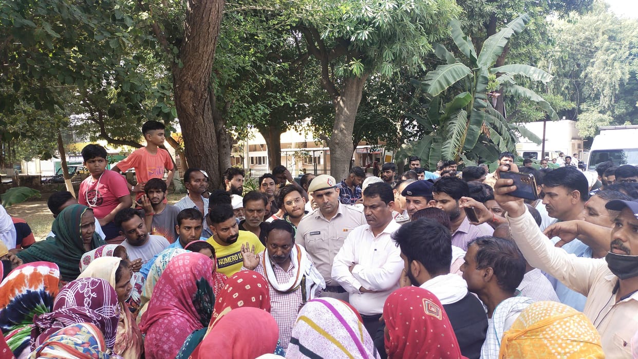 Ishwarpal's family stages dharna to arrest killers