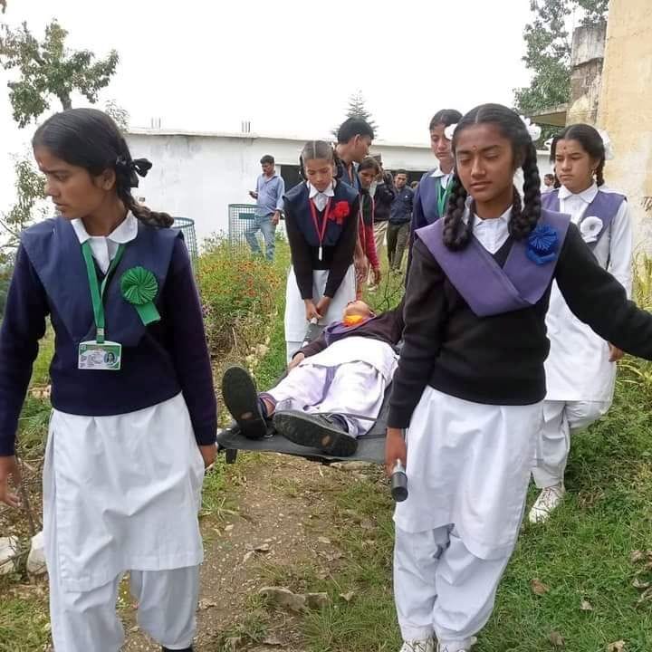Four girls injured in running to escape from monkey attack