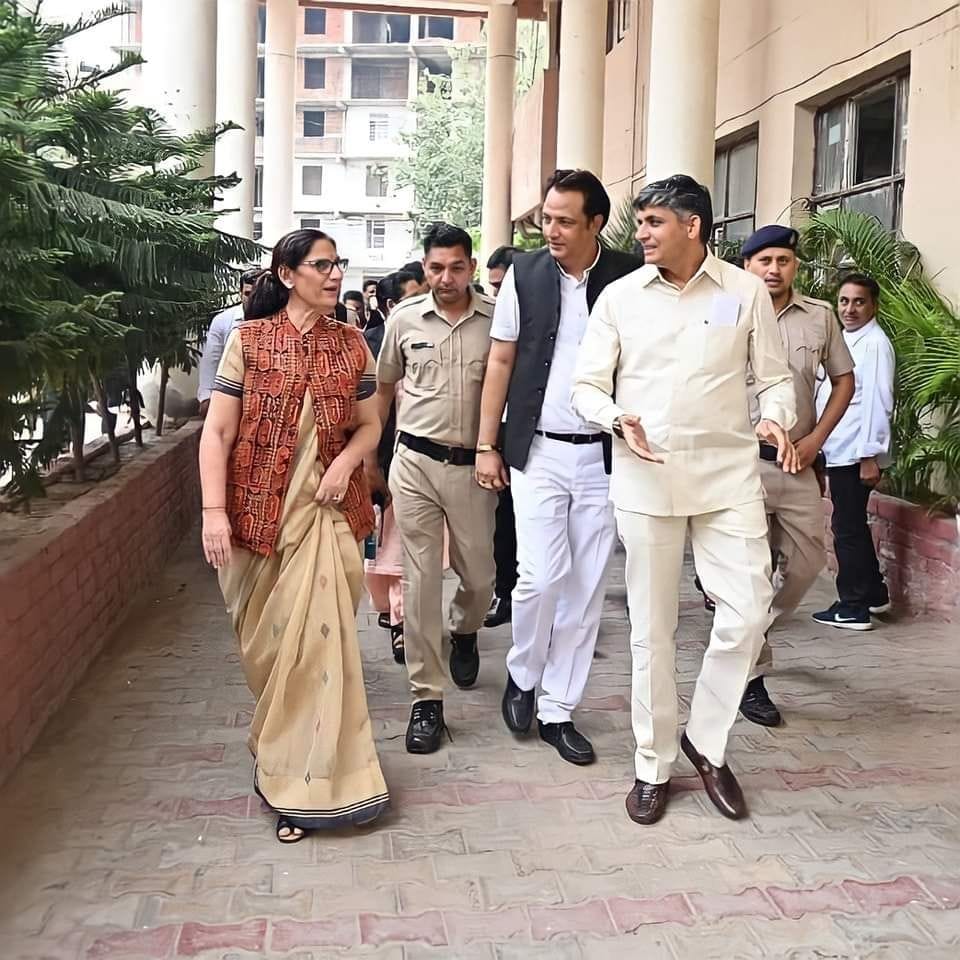 High Court judge Manjari Nehru Kaul inspected the district court and jail