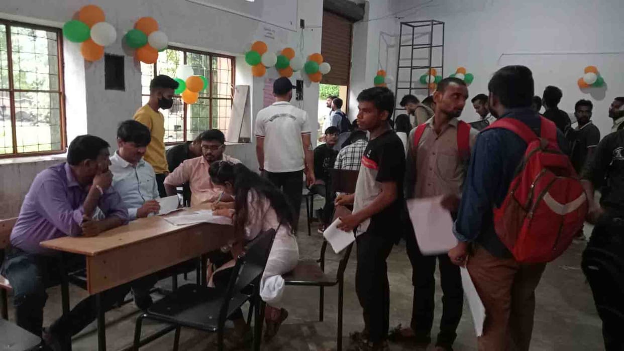 Participate in the employment fair in Hathras on January 17