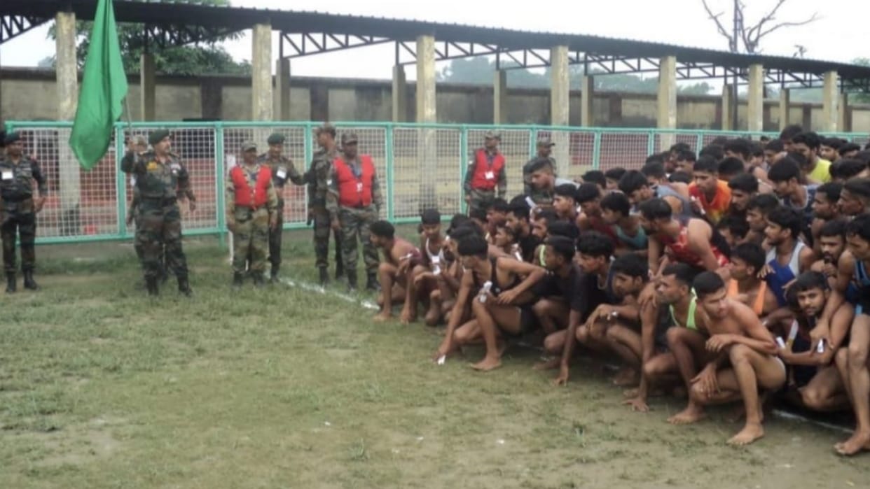 Army officers have stopped Agniveer recruitment exam due to rain in Muzaffarnagar