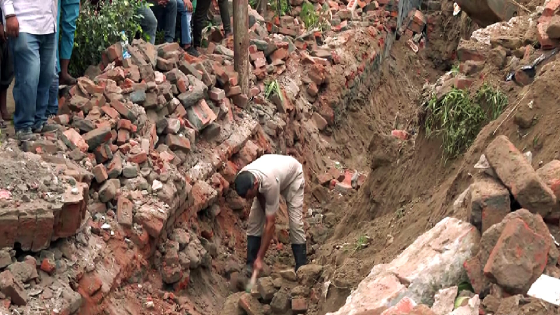 The wall of society collapsed during repair of drain in nodia