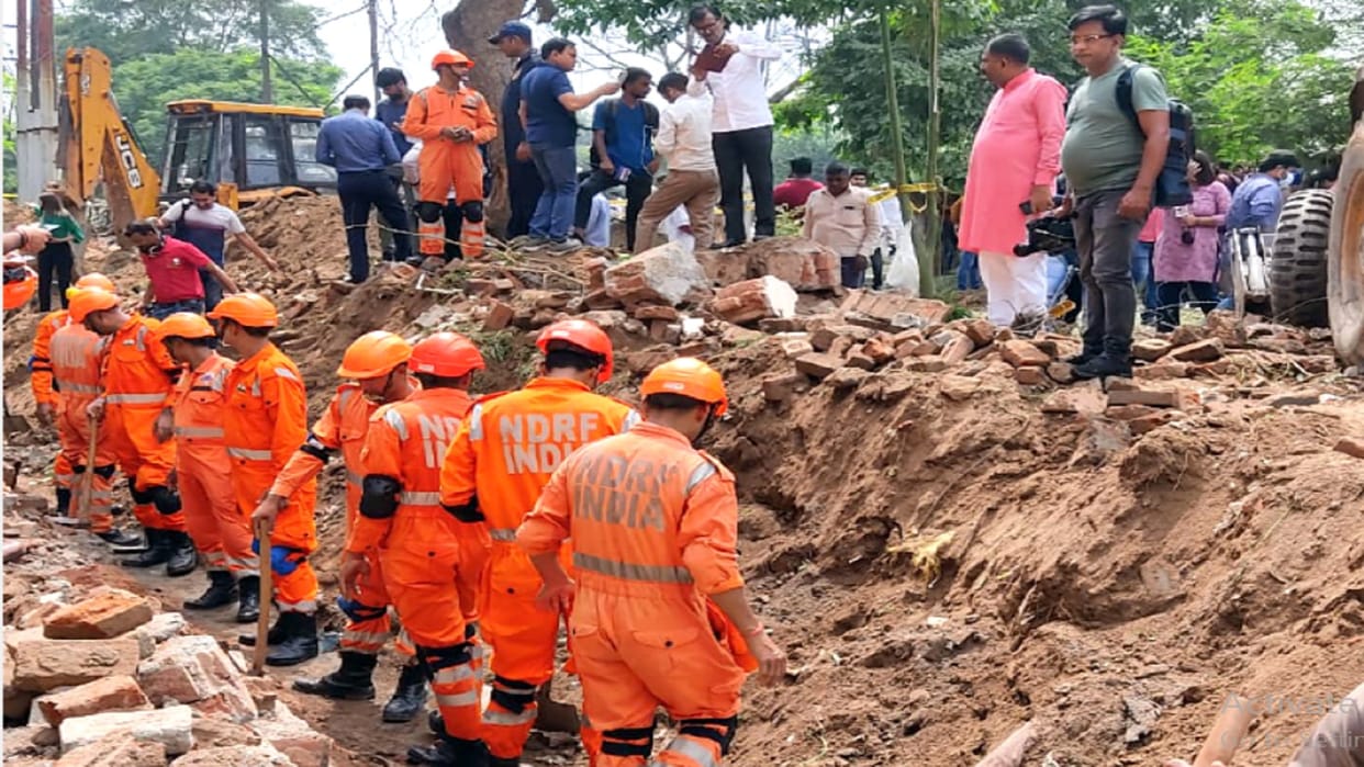 The wall of society collapsed during repair of drain in nodia