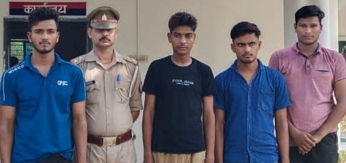 Kanpur Dehat: Four arrested for robbing petrol pump workers, two bikes used in robbery recovered