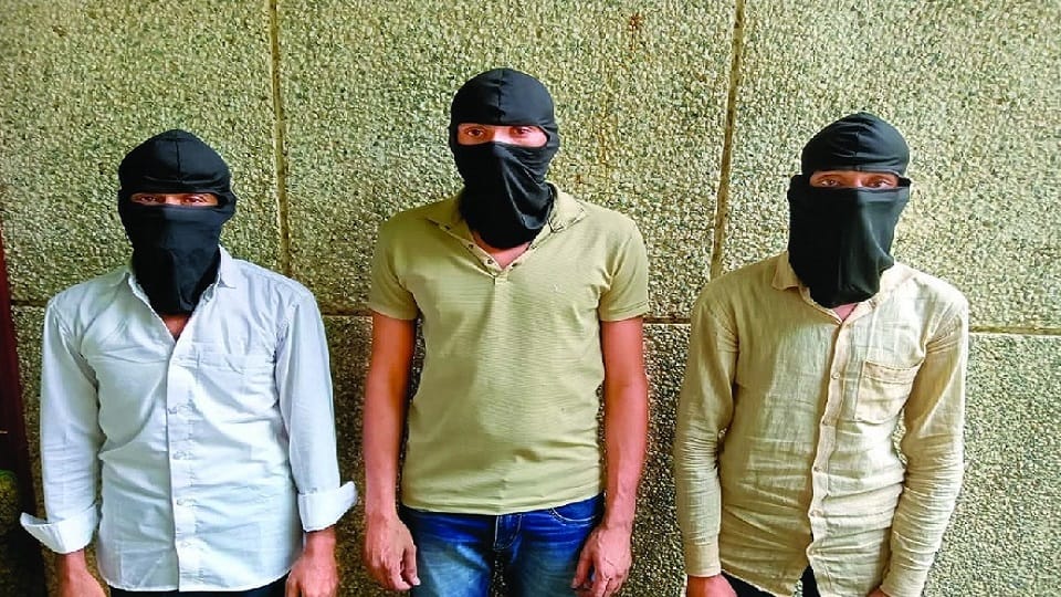 Delhi Police busts ATM thief gang