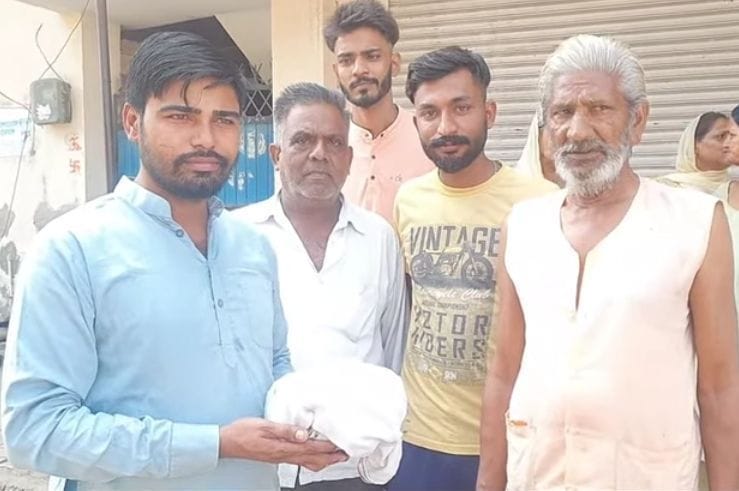 Millions of rupees found in the way... handed over to the councilor