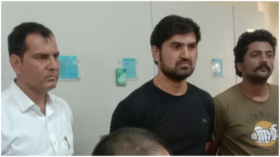 SI lawyer and broker arrested for taking bribe of four lakhs in Sirohi
