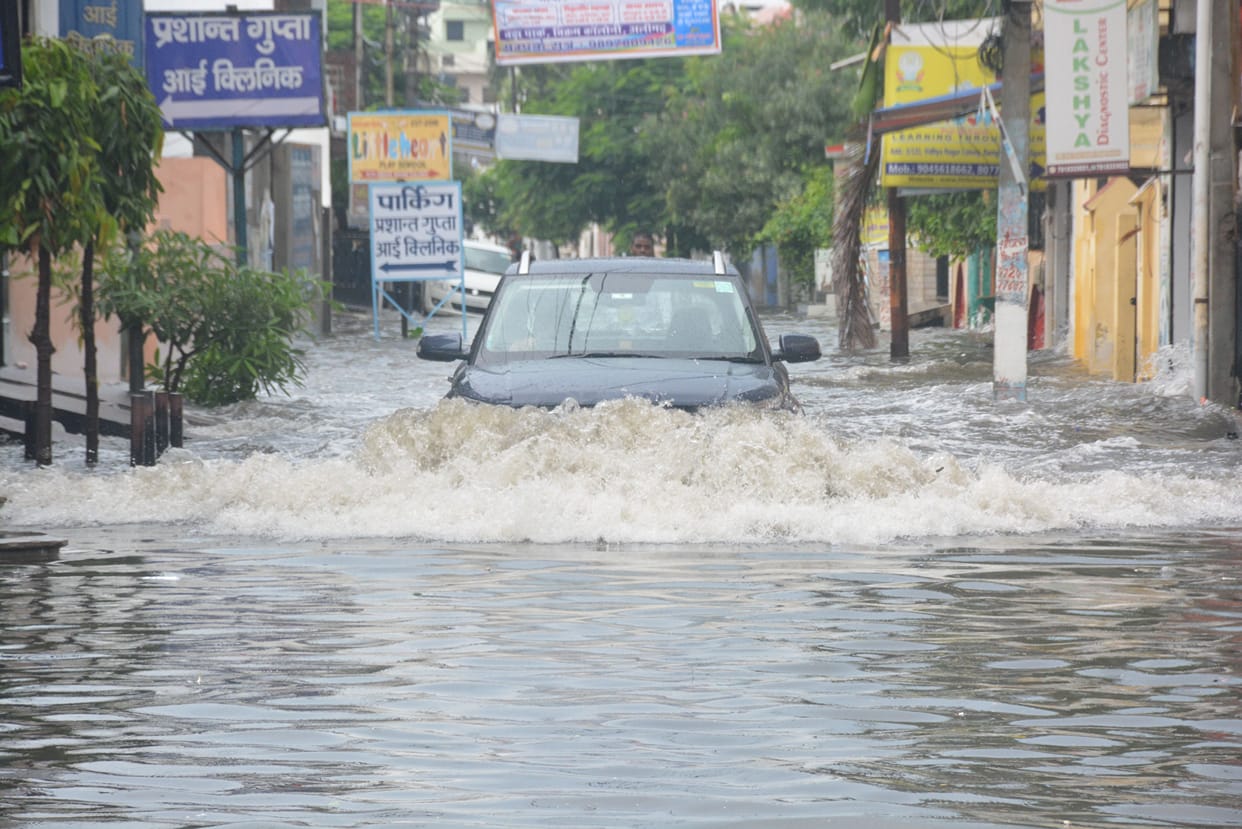 Aligarh: Waterlogging in many areas of the city in two days of rain