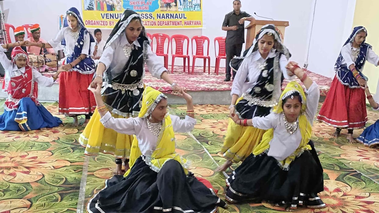 Team winner of Girls' School, Narnaul in cultural competition