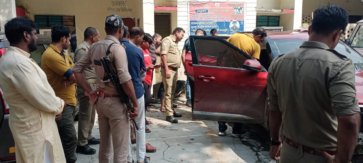 Azamgarh resident property dealer missing, blood stains found in unclaimed car
