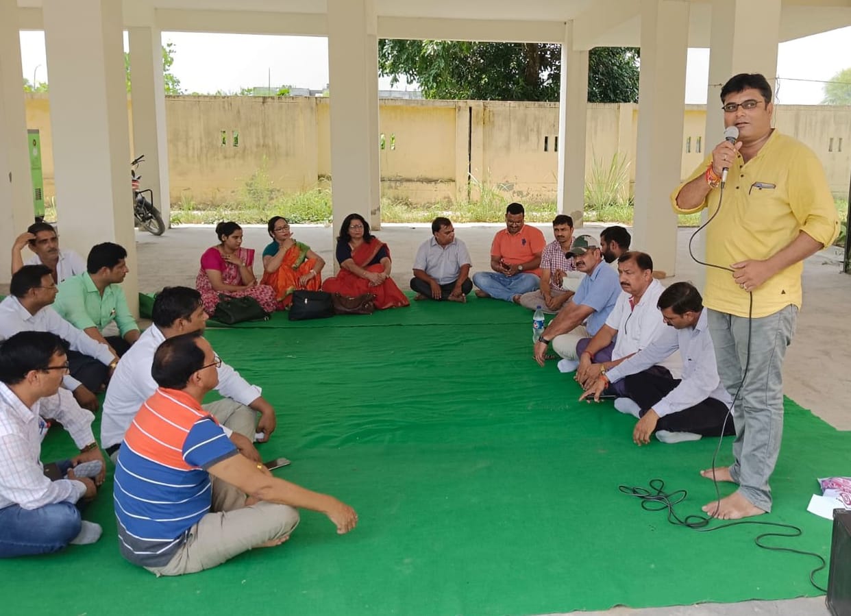 Demonstration of teachers at DIOS office