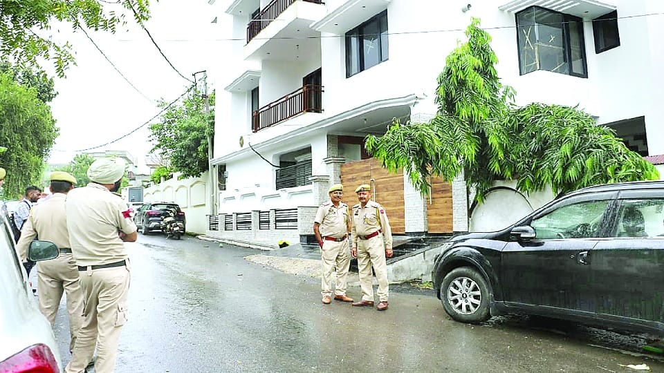 Raid in Jammu-Kulgam on fear of police constable terror link