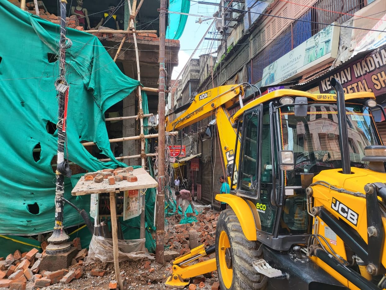Administration in action after girls death Bulldozer and hammer on four storey illegal construction in Varanas