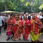 ज्ञानवापी मामले में वादी महिलाएं कोर्ट में जाती हुईं