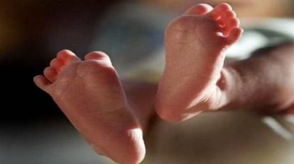 Gorakhpur News: आश्रय पालना में नवजात बच्ची को छोड़ गए परिजन, SNCU में किया गया भर्ती सांकेतिक तस्वीर।