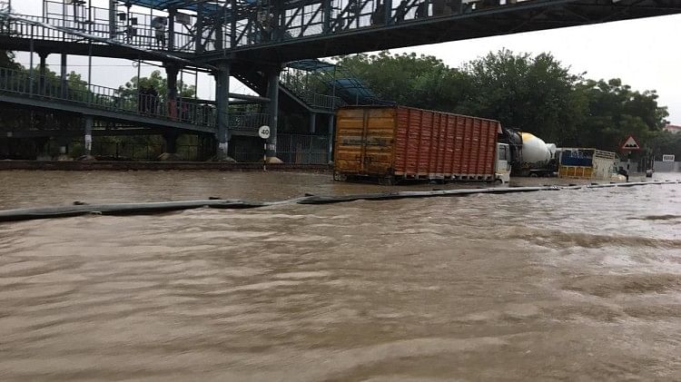 Heavy Rain In Delhi Ncr People Troubled By Waterlogging In Gurugram ...