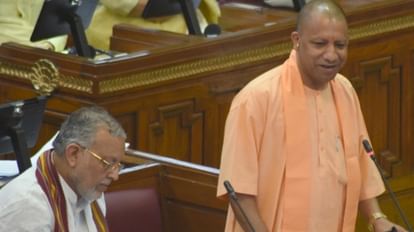UP Vidhan Sabha: हम तो नंदी के रूप में करते हैं सांड की पूजा, शिवपाल से बोले योगी- इनको समझाते क्यों नहीं UP Vidhan Sabh We worship bull in the form of Nandi