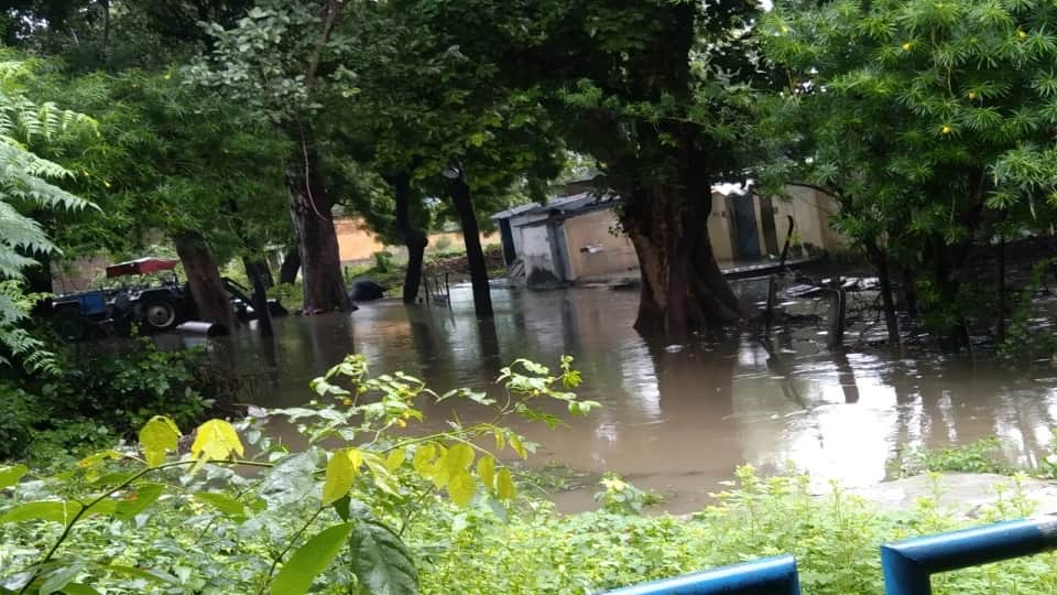 Railway news 12 trains including Gatimaan Shatabdi Express arrived late by four hours due to rain in agra