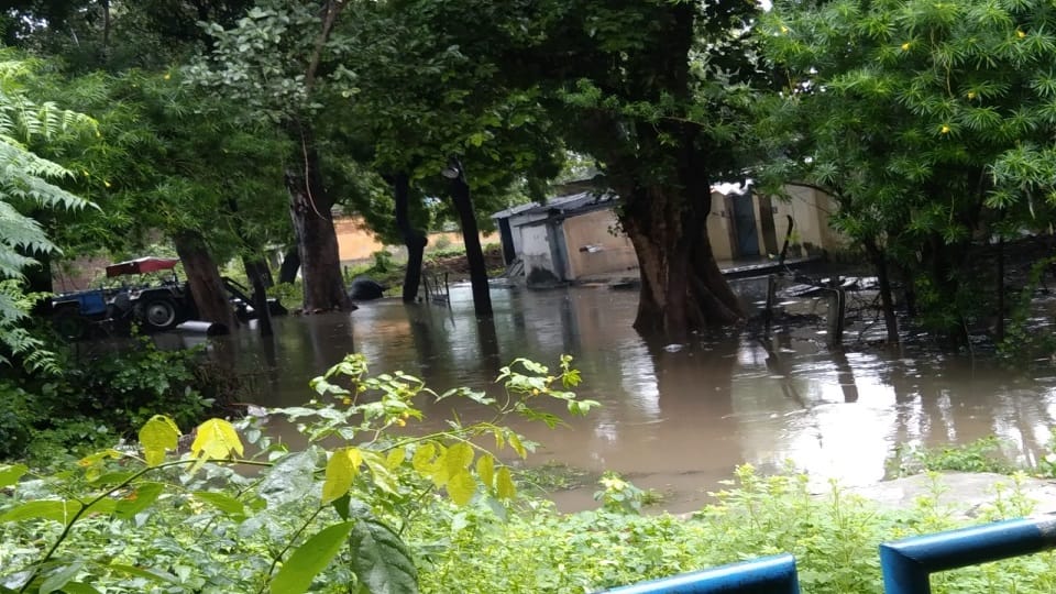 Railway news 12 trains including Gatimaan Shatabdi Express arrived late by four hours due to rain in agra