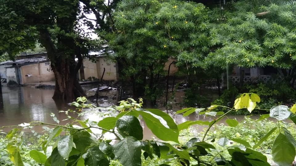 Railway news 12 trains including Gatimaan Shatabdi Express arrived late by four hours due to rain in agra
