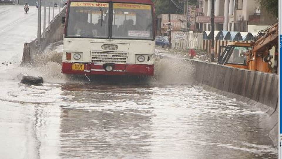 Agra-Delhi highway submerged in rain water drainage arrangements failed in heavy rain