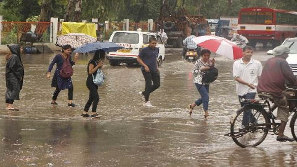 Agra-Delhi highway submerged in rain water drainage arrangements failed in heavy rain
