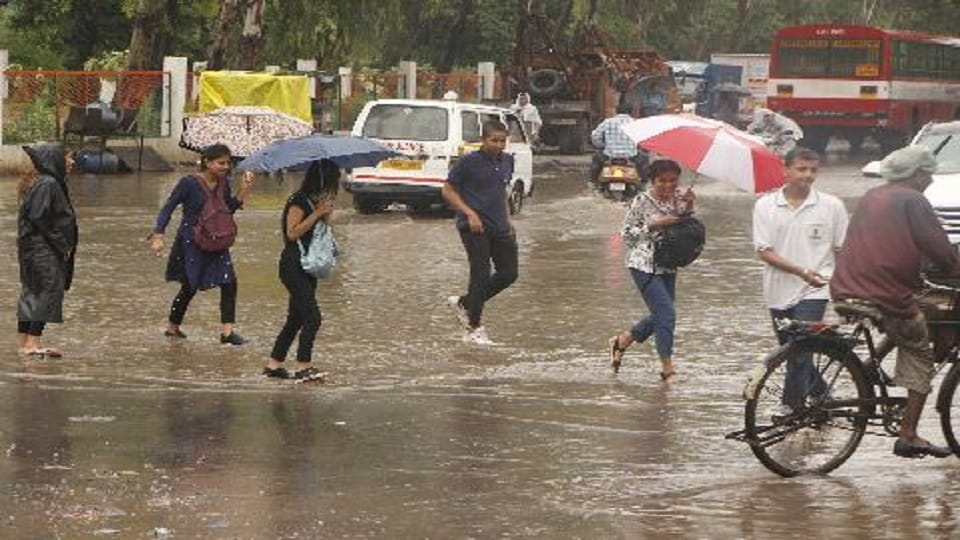Agra-Delhi highway submerged in rain water drainage arrangements failed in heavy rain