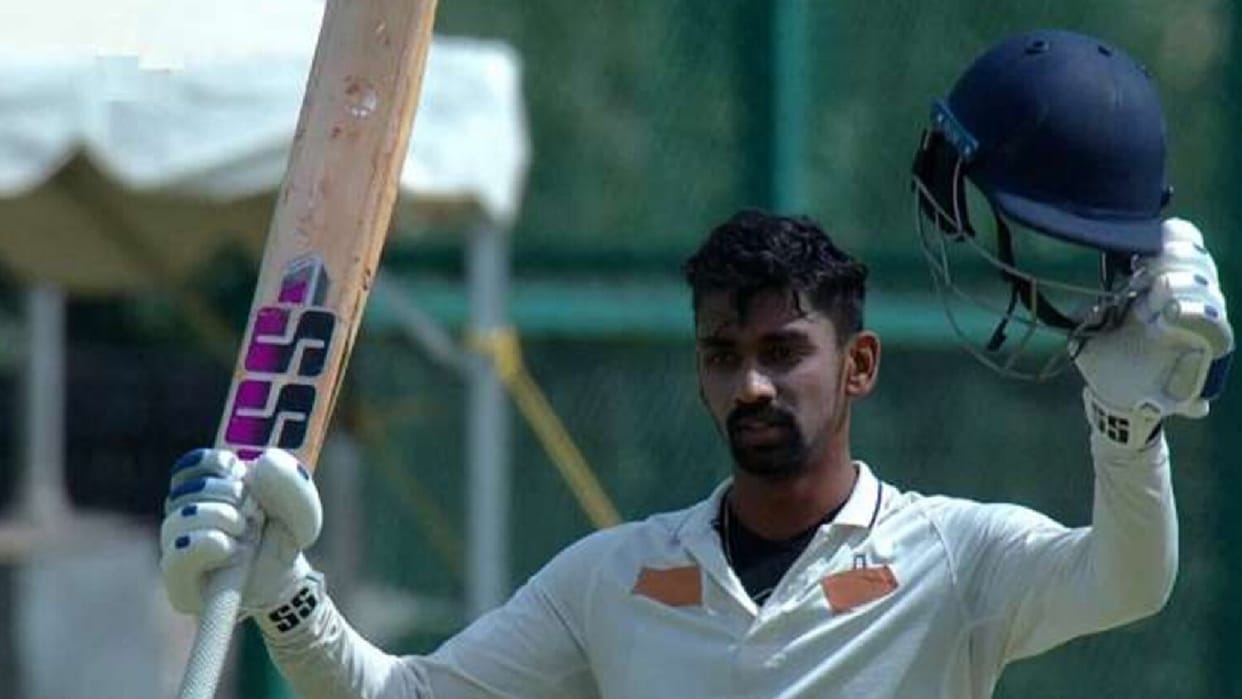 Duleep Trophy Baba Indrajith century helped South Zone take first innings lead Sai kishore took five wickets