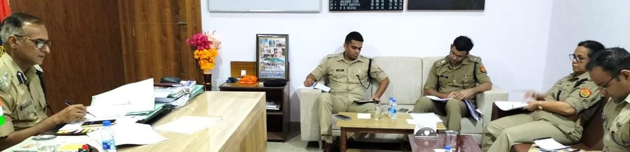 Banda: Talk to women beat female constables