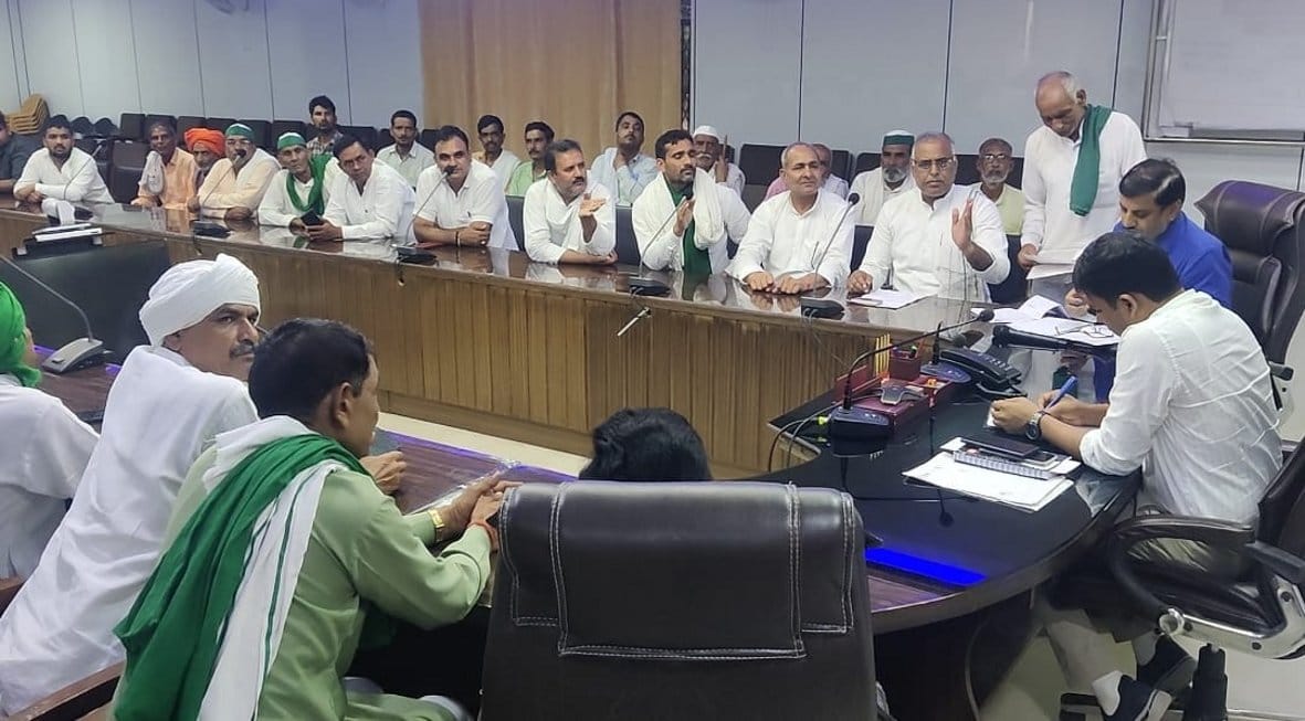 The matter worsened on the payment of sugarcane amount, the dharna will continue
