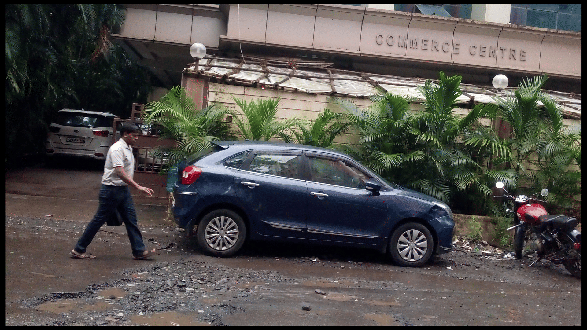 Potholes around big bollywood production houses in Mumbai become nightmare for cast crew BMC Maharashtra Govt