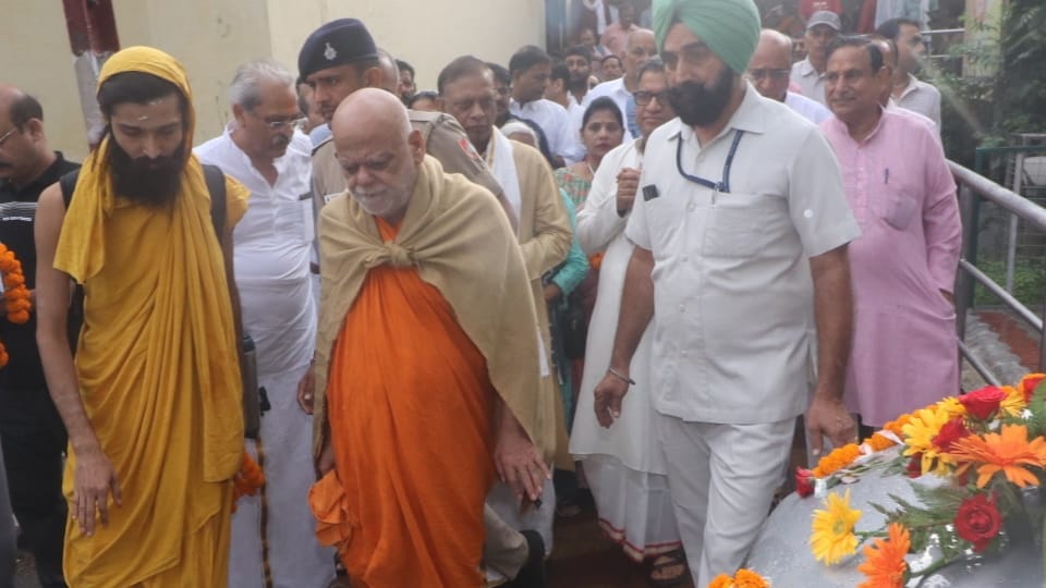 Puri Peethadheeshwar Shankaracharya Swami Nischalanand Maharaj reached Chandigarh