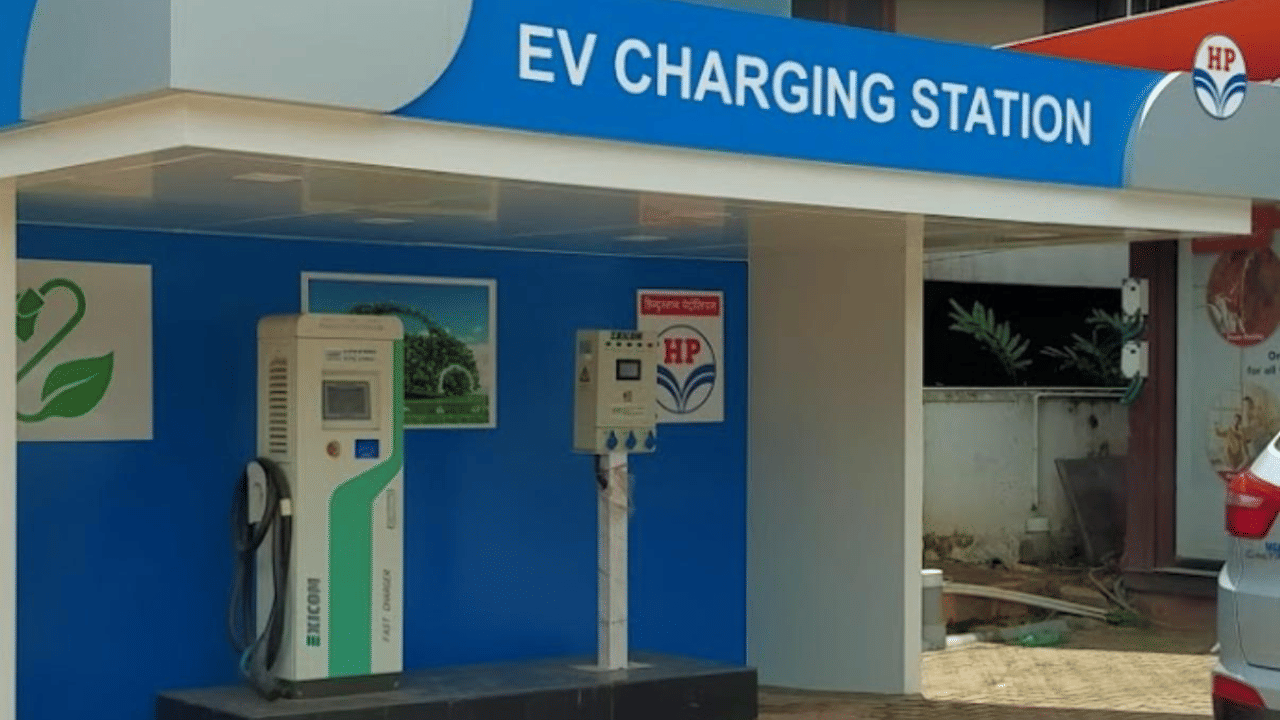 Hero Motocorp and Hindustan Petroleum Collaborate for establish charging infrastructure for Electric Vehicles