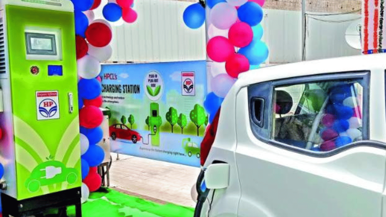 Hero Motocorp and Hindustan Petroleum Collaborate for establish charging infrastructure for Electric Vehicles