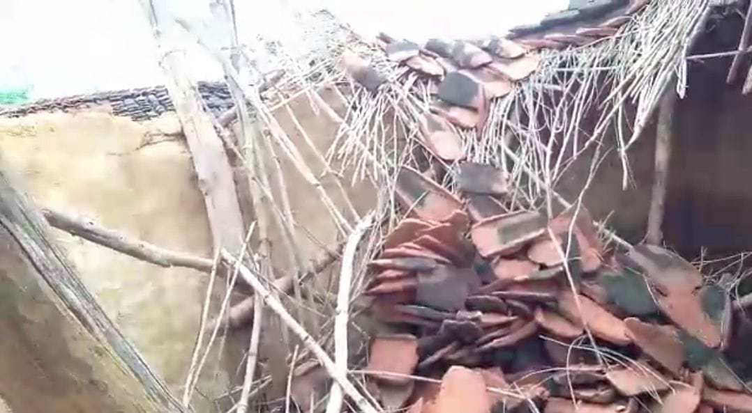 The kutcha house wall collapsed, escaped and saved his life