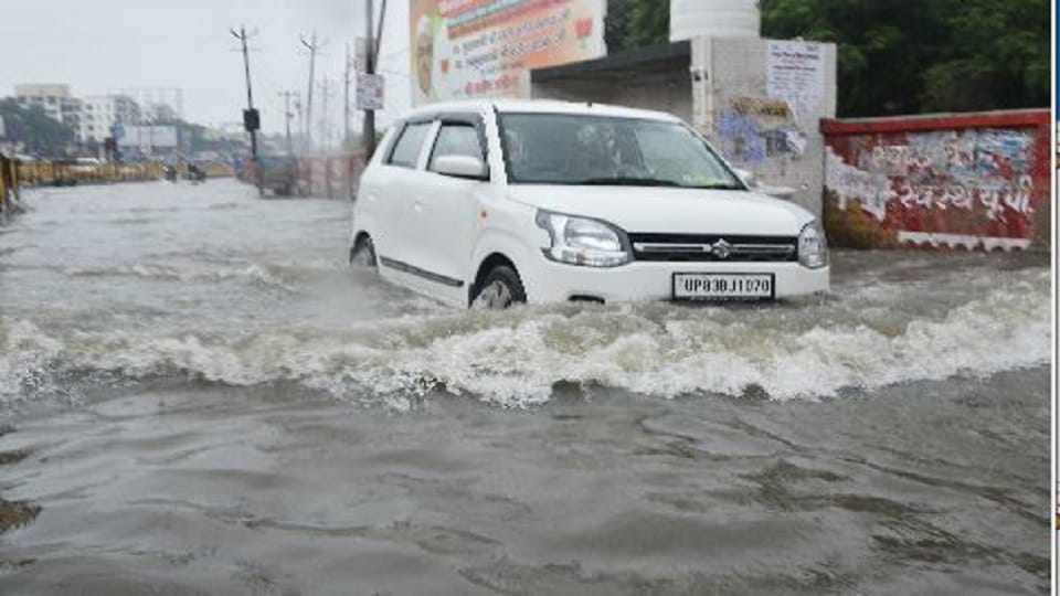 Rain-cyclone havoc in UP waterlodging 16 died 20 injured news