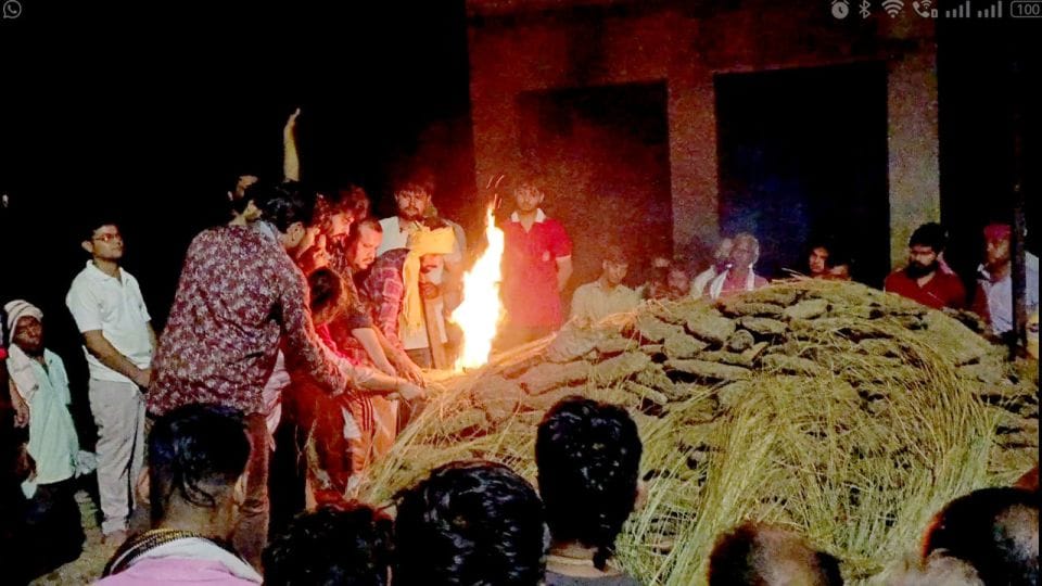 Daughters lit fire to father pyre in Mathura