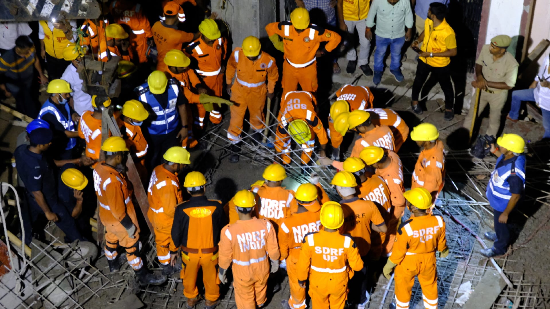 Under construction balcony of Islamia College collapsed in Gorakhpur rescue story