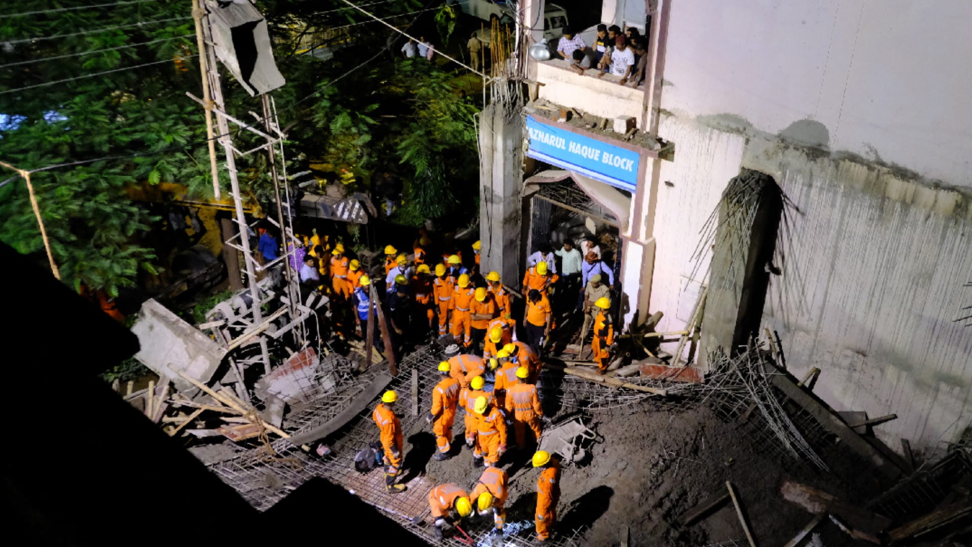 Under construction balcony of Islamia College collapsed in Gorakhpur rescue story