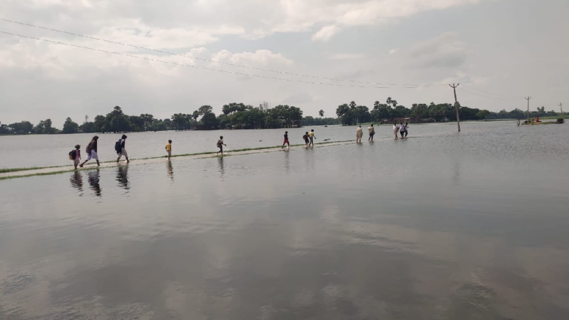 Rapti water level decreased by two centimeters in 24 hours
